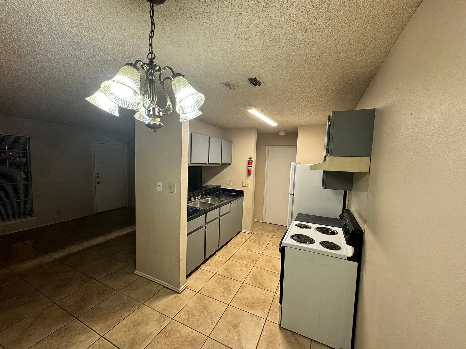 2 bed, 1.5 bath, 963 sqft, $1,095 — Photo 4