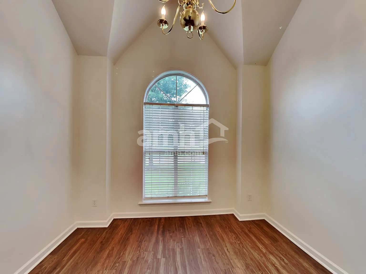3 bed, 2.5 bath, 1607 sqft, $1,925 — Photo 4