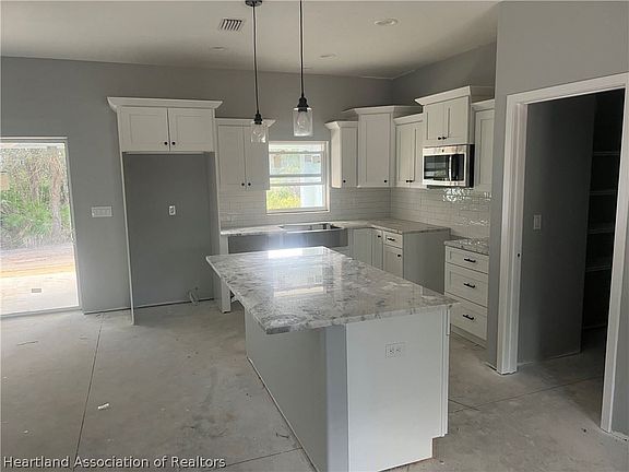 3rd image of 5841 Escalon Dr