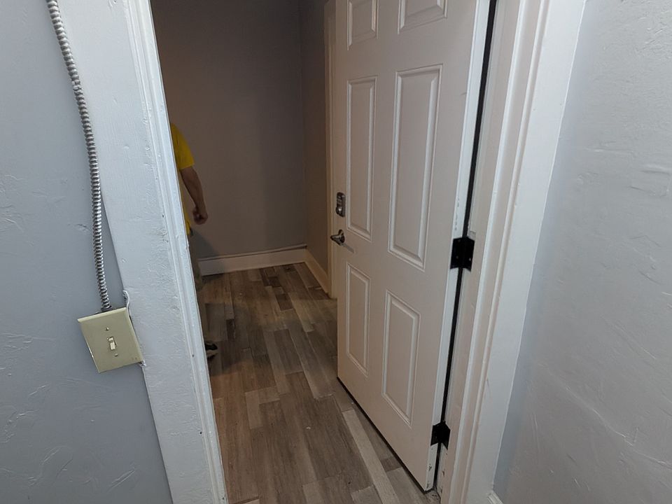 Entrance to 2nd flr apt