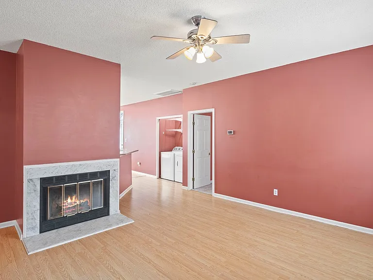 328 Glencoe Dr — Photo 5
