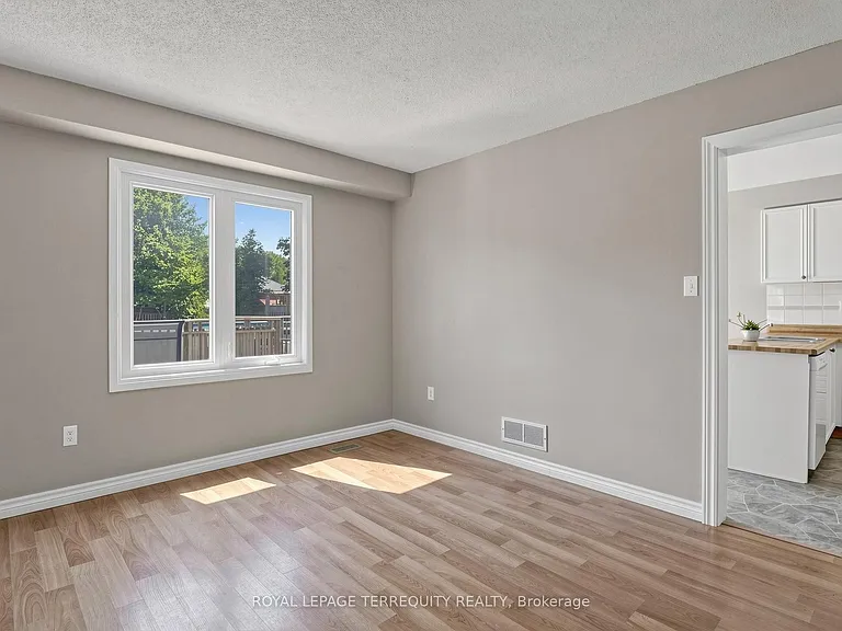 7 Yorkville Ct — Photo 16