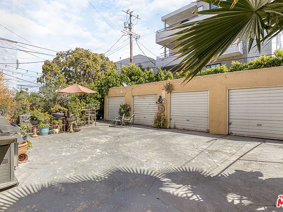 5th image of 358 N Ogden Dr
