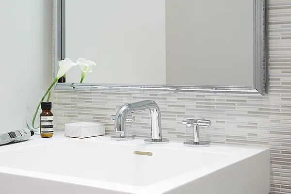 Rented by Extell Marketing Group LLC | media 25