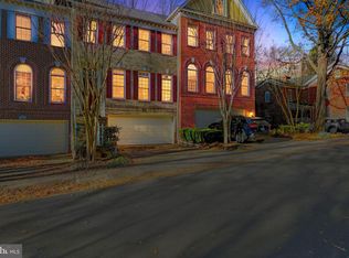 128 Rees Pl, Falls Church, VA 22046