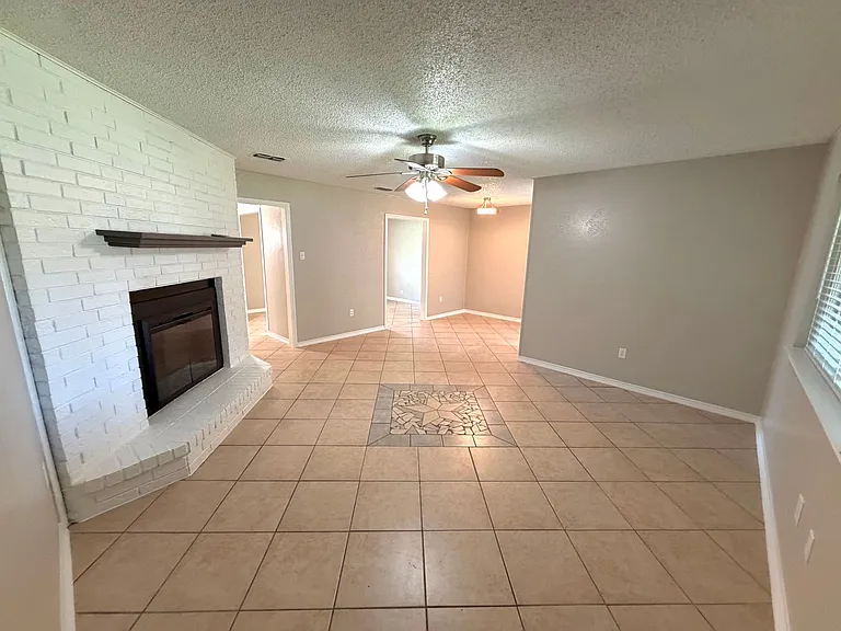 1114 Rhonda Lee St — Photo 8