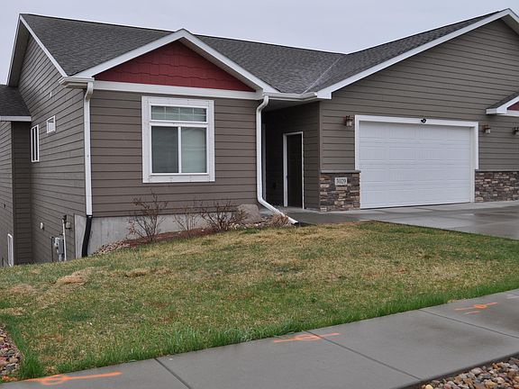 2nd image of 3029 Hoefer Ave