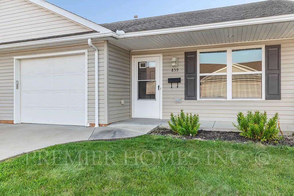 2 bed, $1,295 — Photo 1