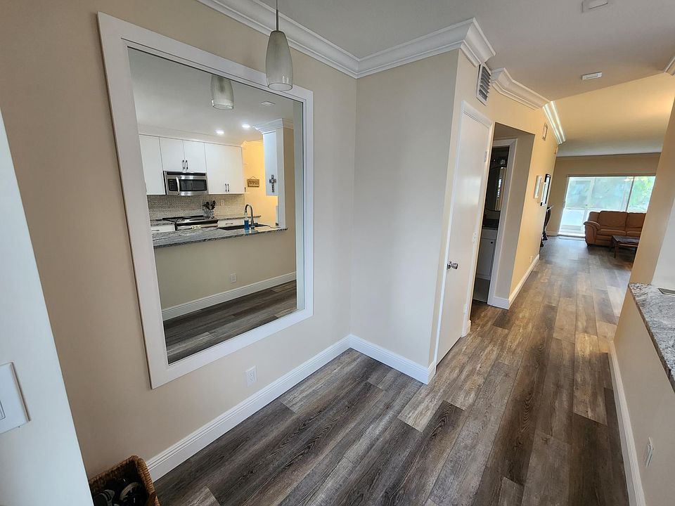 Entryway of unit 411