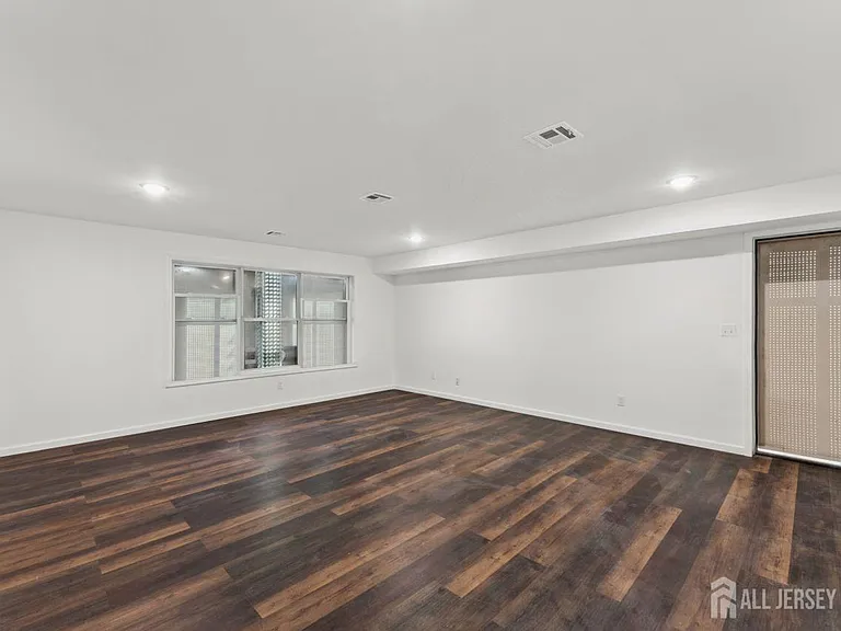 910 Bergen St #1 — Photo 11