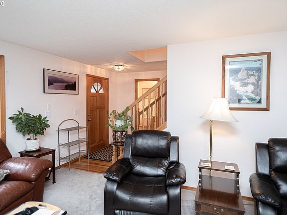 3rd image of 10919 NE 98th Cir