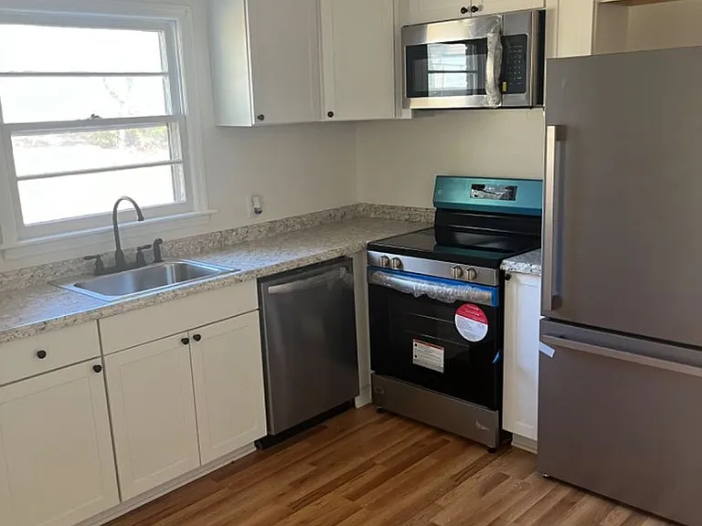 1115 Oakwood Dr — Photo 1