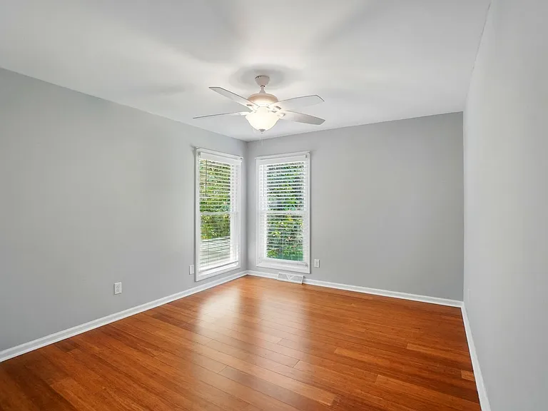 2413 Hoffman St — Photo 24