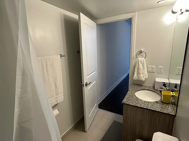 20 Meadowglen Pl E #822 — Photo 10