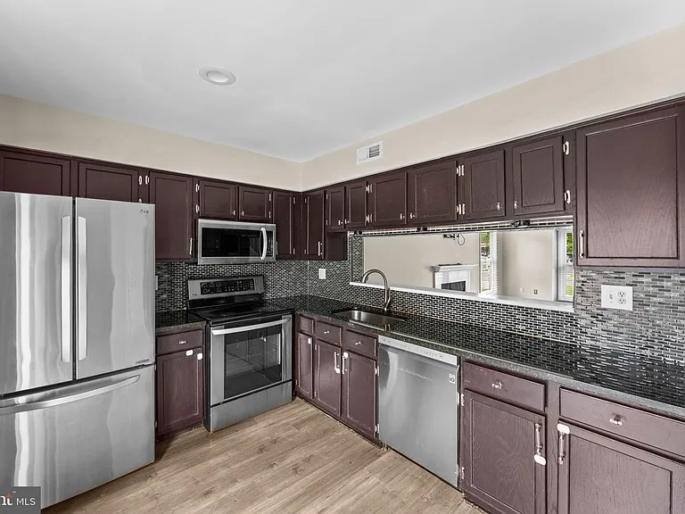 7302 Rokeby Dr — Photo 10