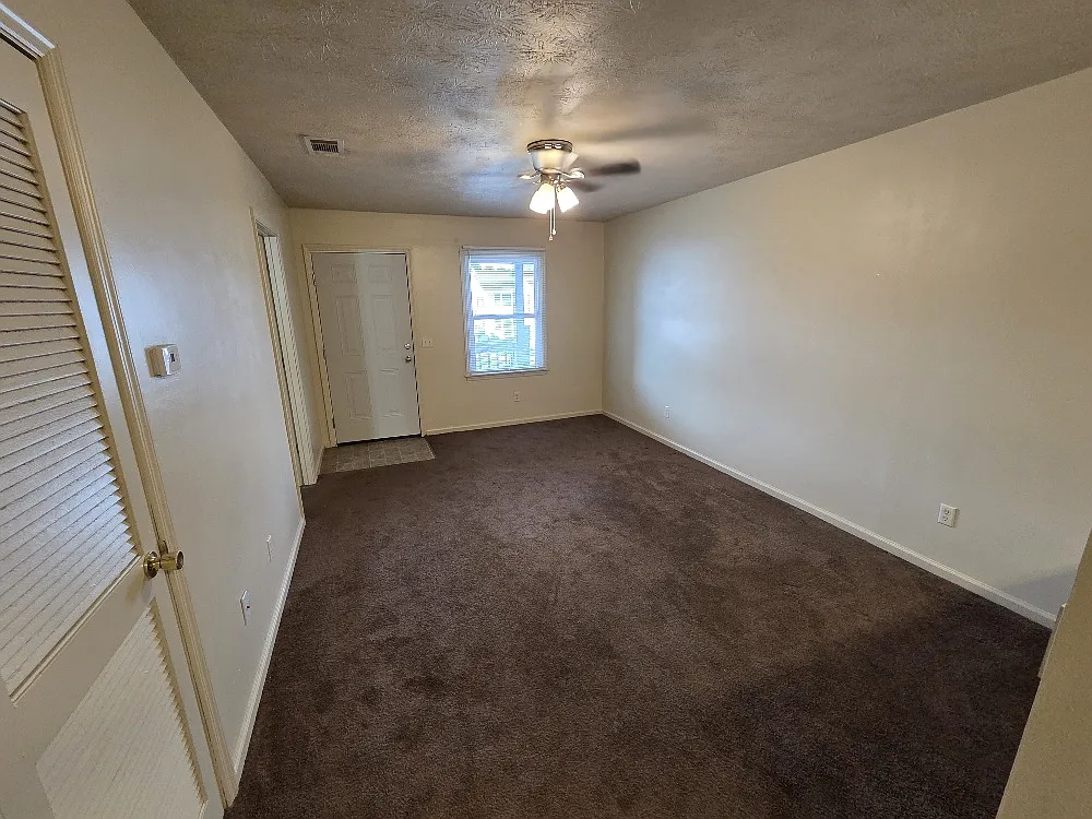 2 bed, 1090 sqft, $925 — Photo 3