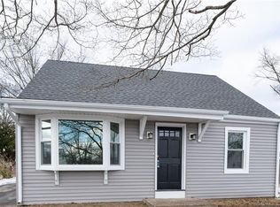 15 Nassau Cir, East Hartford, CT 06118