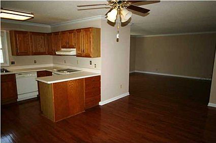4th image of 11590 Village Ln