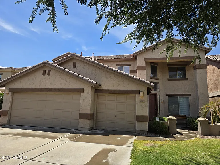 223 W Pelican Dr — Photo 1