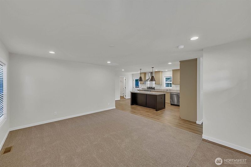 4th image of 11321 205th Avenue E