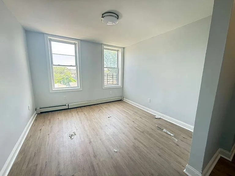 14 Olean Ave #4A — Photo 2