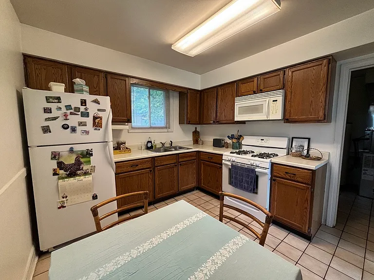 649 E Rockland Rd — Photo 8
