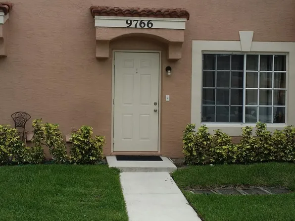 9766 Kamena Cir, Boynton Beach, FL 33436