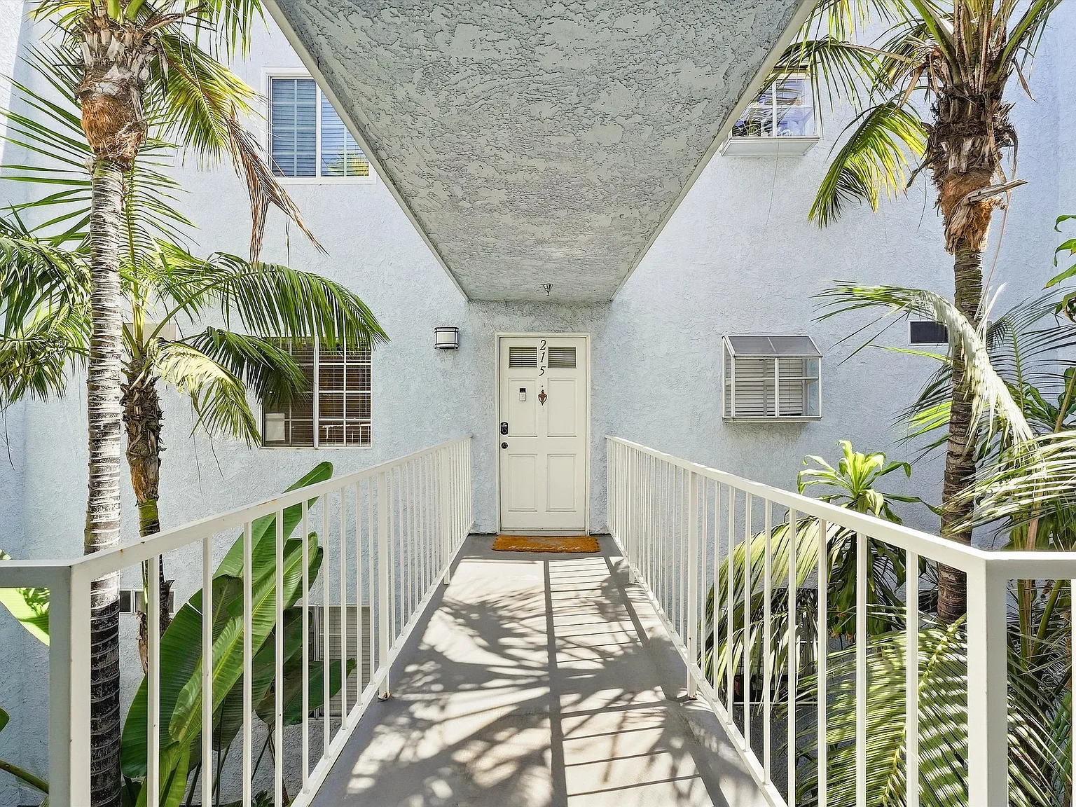 2 bed, 930 sqft, $2,750 — Photo 2