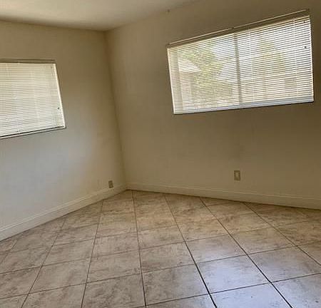 4th image of 610 NE 29th Dr APT 5