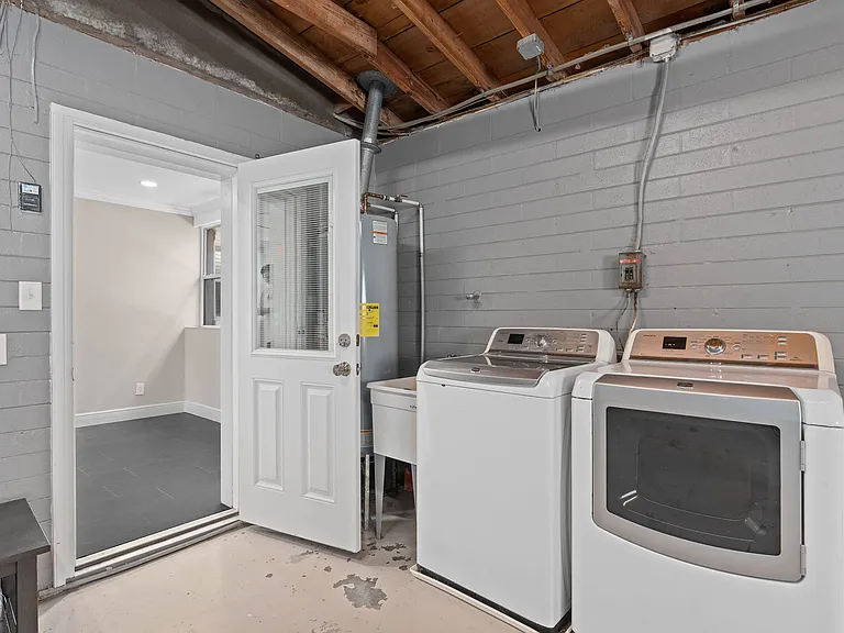 400 E Grant St — Photo 28