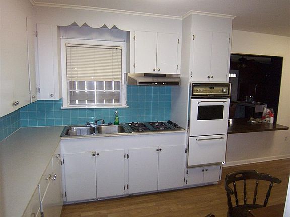 3rd image of 331 Camellia Dr