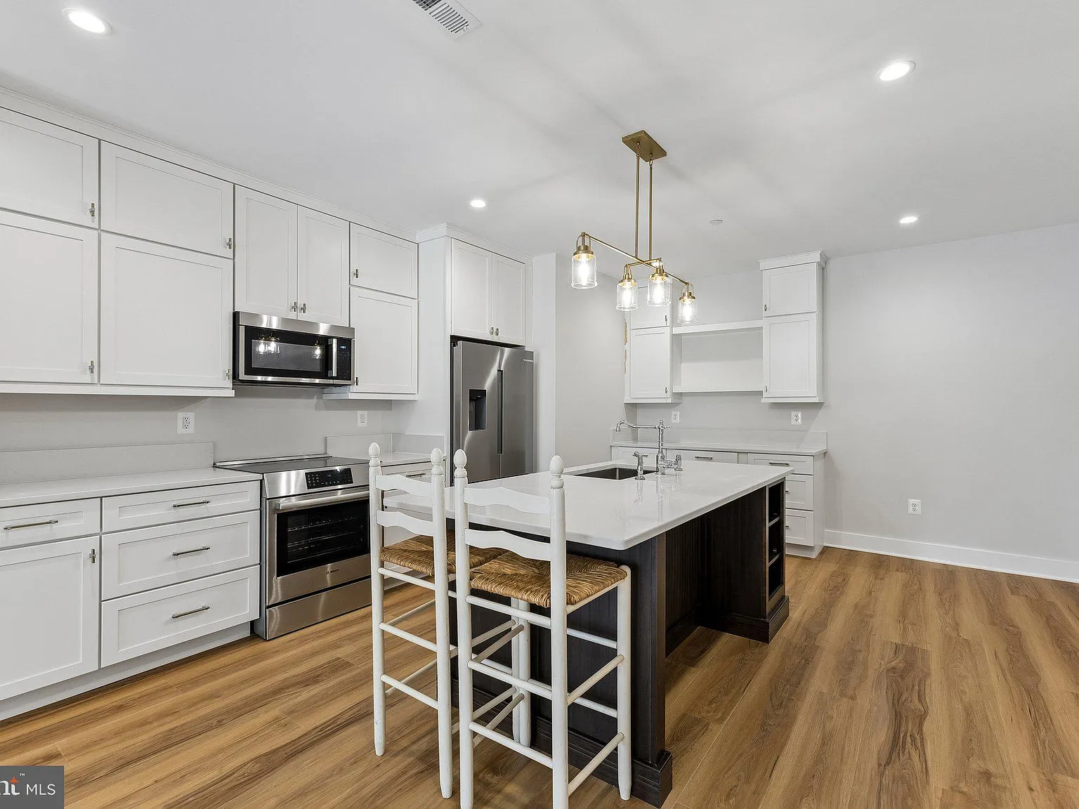 2 bed, 1.5 bath, 1500 sqft, $3,500 — Photo 4