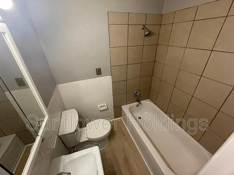 822 E Vine St #4 — Photo 5