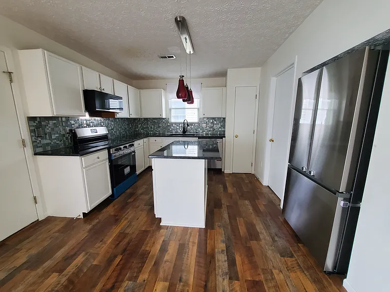 1505 Sarin St — Photo 6