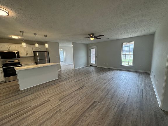 2nd image of 2705 Makenzie Dr