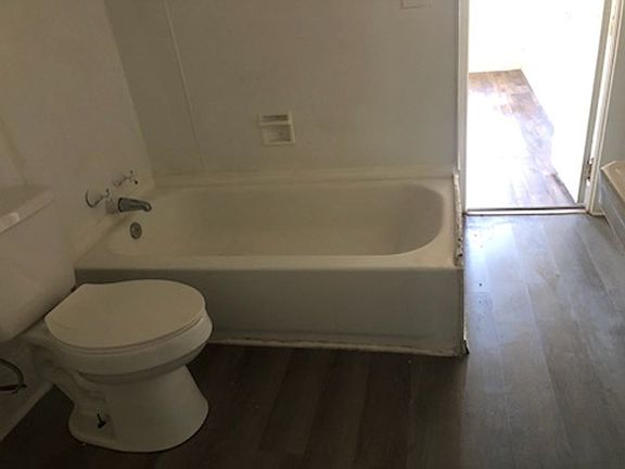 3rd image of 920-922 S Ridgewood Ave #1