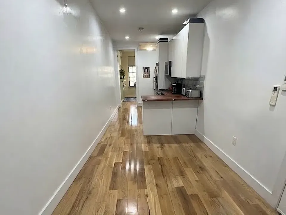 482 Onderdonk Ave #2L