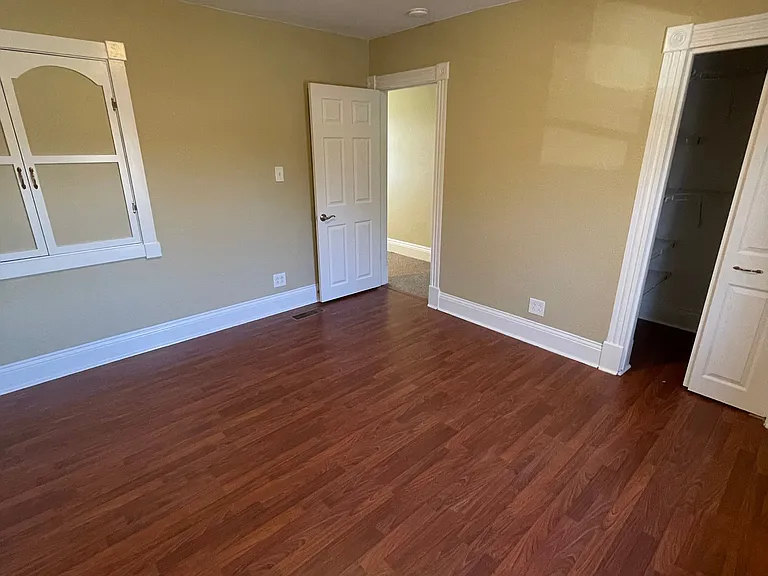 215 S Oneida St #MAIN — Photo 6