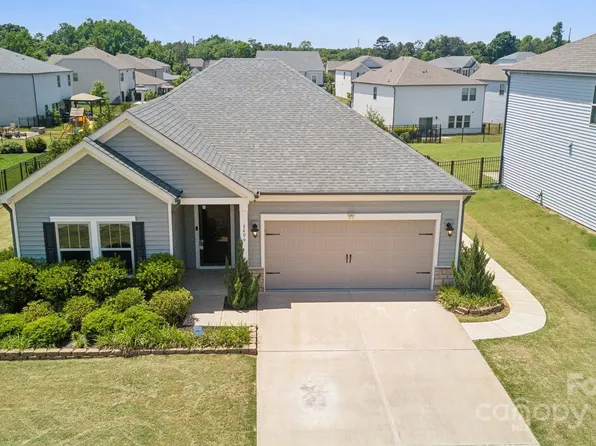 8406 Flint Hill Dr, Charlotte, NC 28273