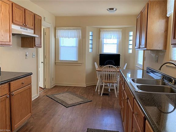 5th image of 303 Perkinswood Blvd NE