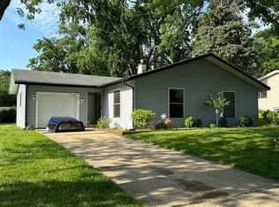 1018 W Elder Ave, McHenry, IL 60051