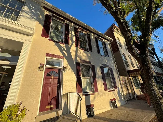 340 N Market St — Photo 5