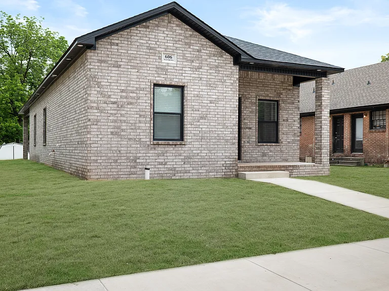 606 W Matthews Ave — Photo 15