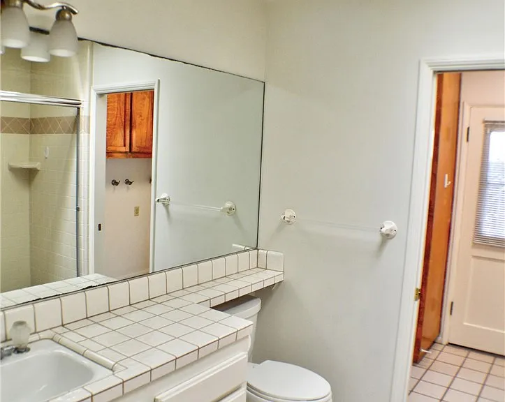 123 W Avenida Valencia — Photo 24