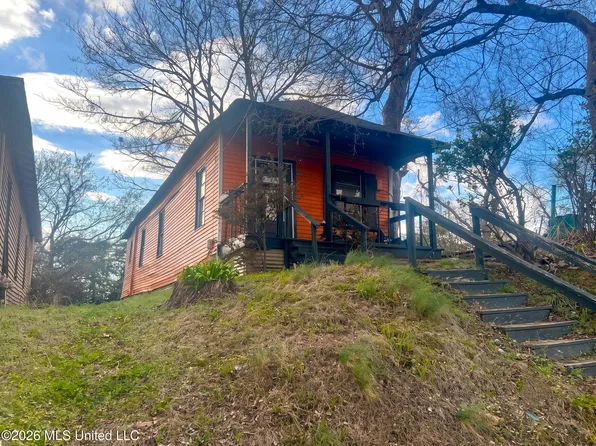 1002 Howard St, Vicksburg, MS 39183
