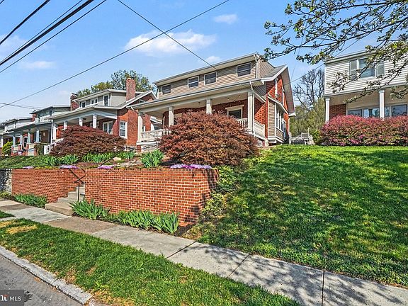 2nd image of 321 Walnut St