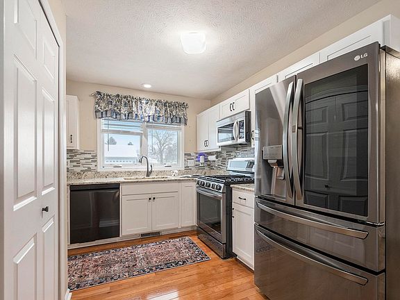 5th image of 30765 Oakbrook Dr