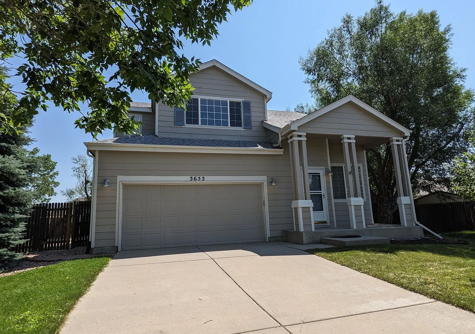 Bright 3-Bedroom Home on a Cul-de-Sac with Mountain Views — Photo 1