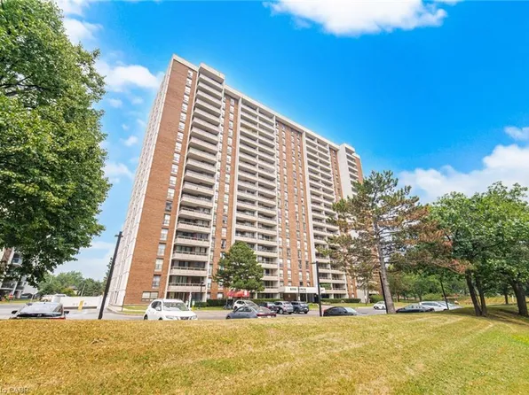 4 Kings Cross Rd #303, Brampton, ON L6T 3X8