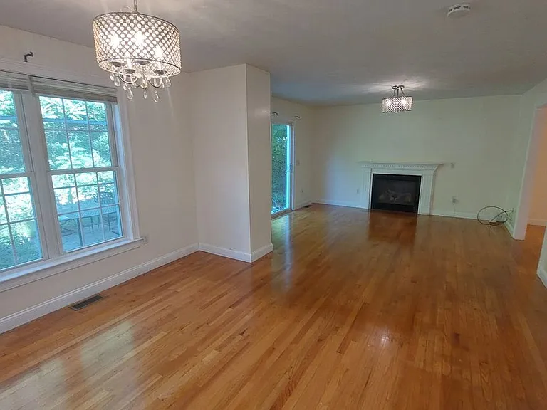 339 Poplar St — Photo 5
